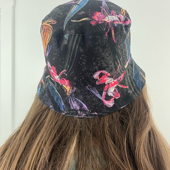 Lululemon tropical Reversible, floral, Boho spring break ready bucket hat - Picture 4 of 7